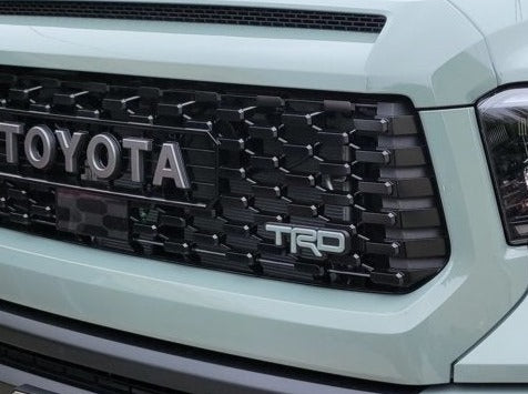 アクセサリー TRD GRILLE BADGE Amazon.com: TRD Grille Decor Badge, Tri-Color Grille Badge